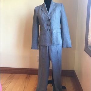 Le Suit Woman’s Suite Grey Size 4